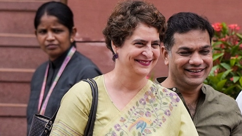 IIT प्रोफेसर पर प्रियंका गांधी की &lsquo;गोमूत्र&rsquo; वाली टिप्पणी की 215 शिक्षाविदों ने की आलोचना, पत्र लिखकर बताया उनका योगदान