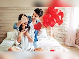 Happy Girlfriend Day 2026: अपनी गर्लफ्रेंड के साथ WhatsApp, Facebook और Instagram पर शेयर करने के लिए रोमांटिक शुभकामनाएं, मैसेज, ग्रीटिंग्स और फोटोज