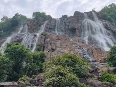 बस्तर में सिर्फ जंगल नहीं, वॉटरफॉल भी है शान; मानसून में हंदवाड़ा झरना लगता है बेहद खूबसूरत
