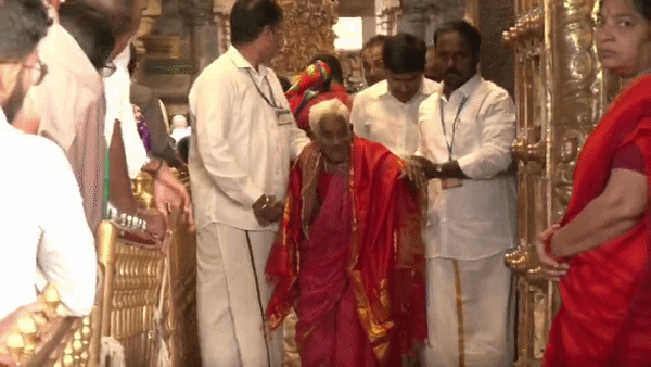 वाकई भक्ति में शक्ति है, 116 की बुजुर्ग चढ़ गईं मंदिर की 3550 सीढ़ियां, सीएम भी दंग