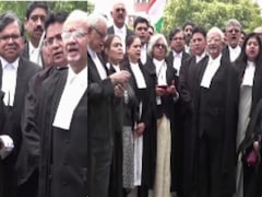 छात्रों के समर्थन में उतरे सुप्रीम कोर्ट के वकील, पढ़ी संविधान की प्रस्तावना, गाया राष्ट्रगान