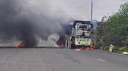 एमपी में हाईवे पर चलती बस में लगी भीषण आग, अफरा-तफरी के बीच यात्रियों ने बचाई जान