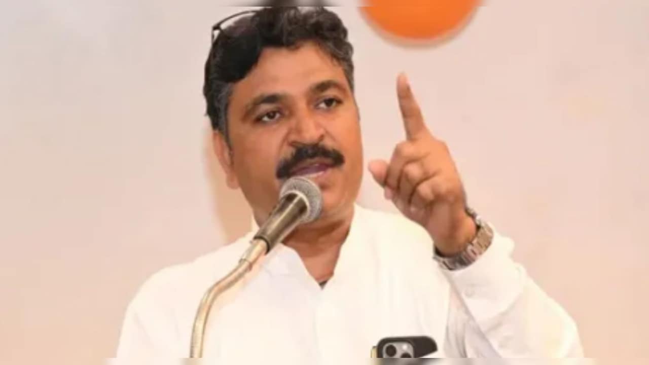 "इस्तीफा शिक्षा मंत्री का होना था, और बदल शिक्षा सचिव को रहे हो", जूली बोले- बच्चों के साथ जो धोखा हुआ
