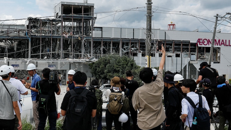 Two Japanese Workers Die After Entering Earthquake-Hit Mall On Boss' Instruction To Retrieve Cash
