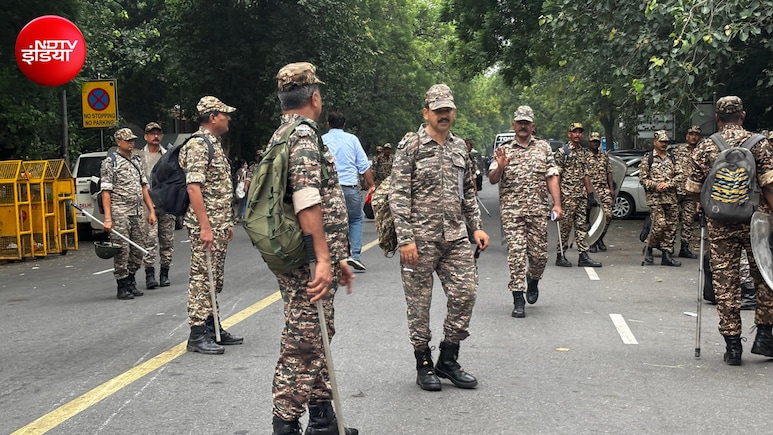 'संसद मार्च' को लेकर दिल्ली में हाई अलर्ट; 5000 सुरक्षाकर्मी तैनात, बाहर निकलने से पहले जान लें ट्रैफिक एडवाइजरी