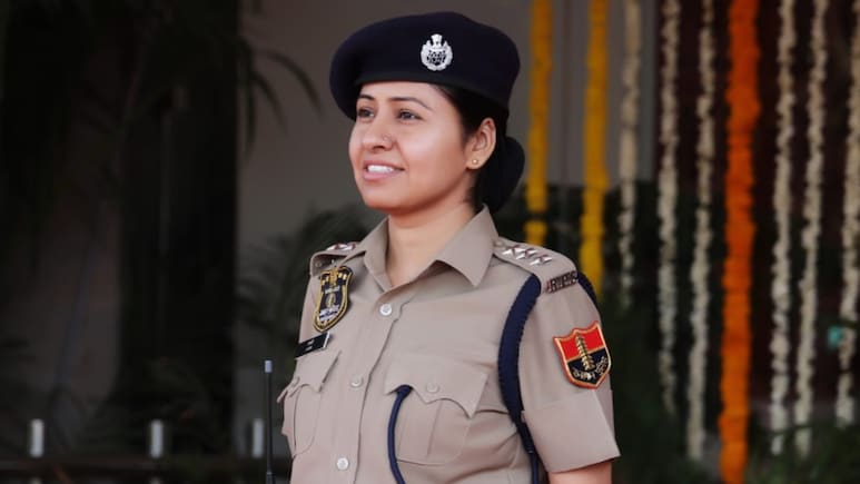 DSP लक्ष्मी को देख स्कॉर्पियो से जा रहे लोगों ने कर दी हूटिंग, आगबबूला होकर कराई नाकेबंदी