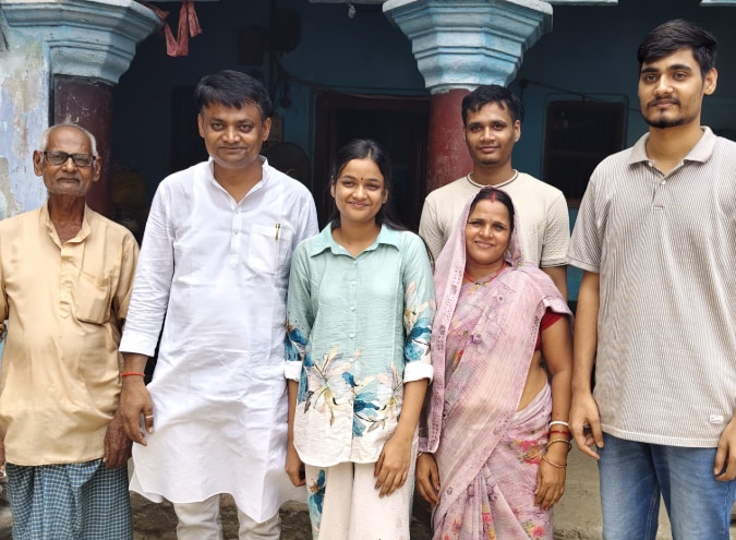 NEET Success Story: पिता चलाते हैं किराने की दुकान