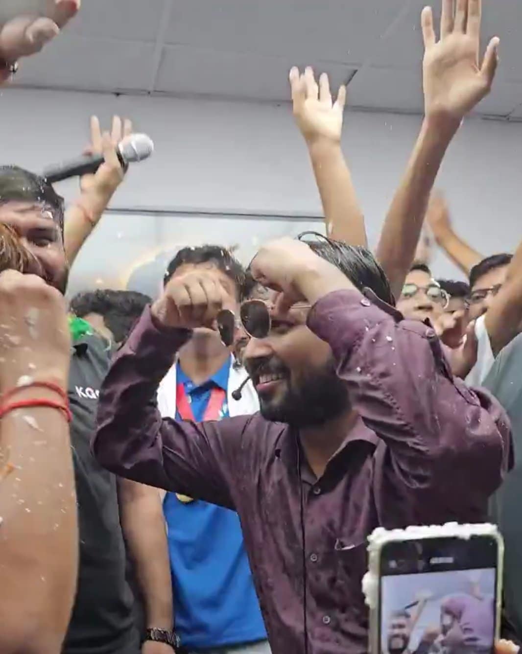 Khan Sir Dance Video Viral: पंचायत वेब सीरीज के डांस जैसे स्टेप्स Khan Sir Dance Video Viral: पंचायत वेब सीरीज के डांस जैसे स्टेप्स