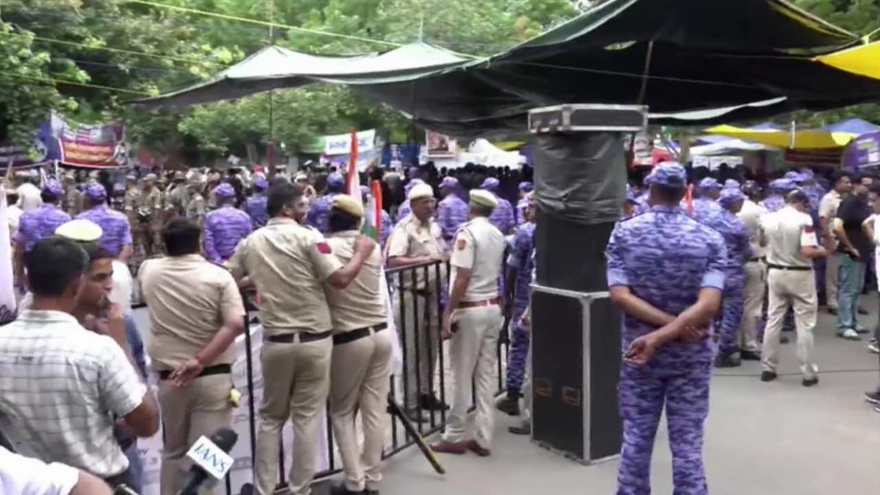 After Sonam Wangchuk's Removal, Delhi Police Ask Protesters To Vacate Jantar Mantar