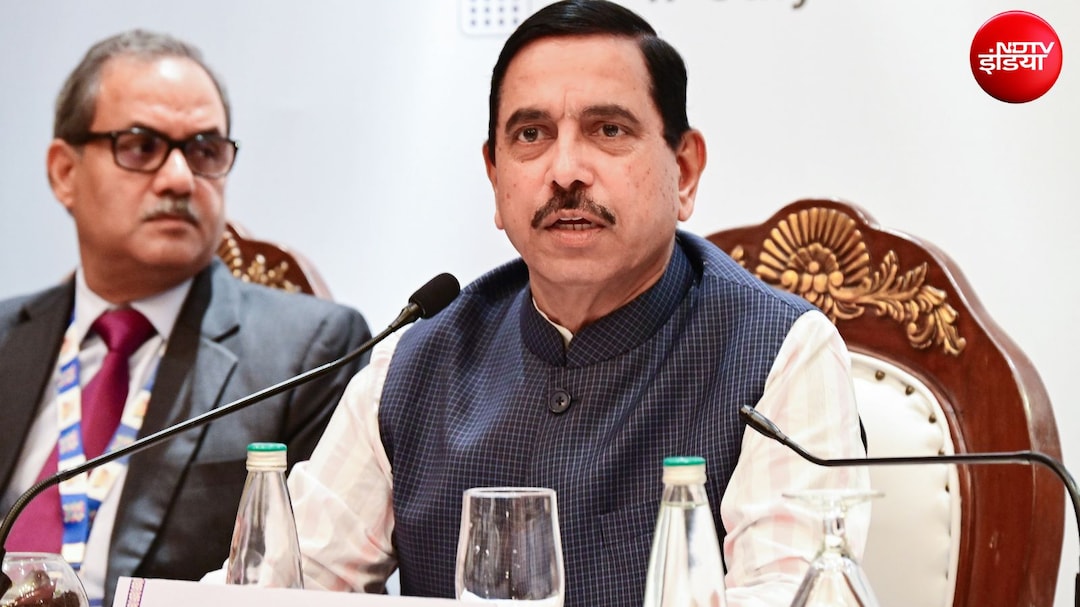 Updates: शिक्षा मंत्रालय की कमान अब प्रह्लाद जोशी के हाथ, धर्मेंद्र प्रधान का इस्तीफा मंजूर