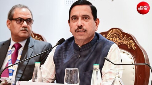 Updates: शिक्षा मंत्रालय की कमान अब प्रह्लाद जोशी के हाथ, धर्मेंद्र प्रधान का इस्तीफा मंजूर