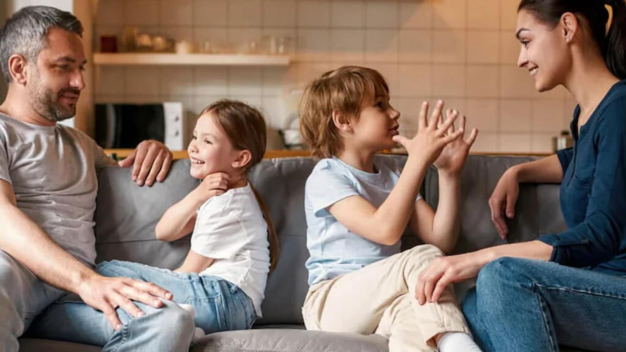 Parenting Tips: बच्चे को बनाना है आत्मविश्वासी और मजबूत, हर बात पर तारीफ करने की जगह रोज अपनाएं ये 3 पैरेंटिंग हैबिट्स