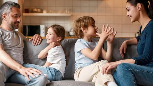Parenting Tips: बच्चे को बनाना है आत्मविश्वासी और मजबूत, हर बात पर तारीफ करने की जगह रोज अपनाएं ये 3 पैरेंटिंग हैबिट्स