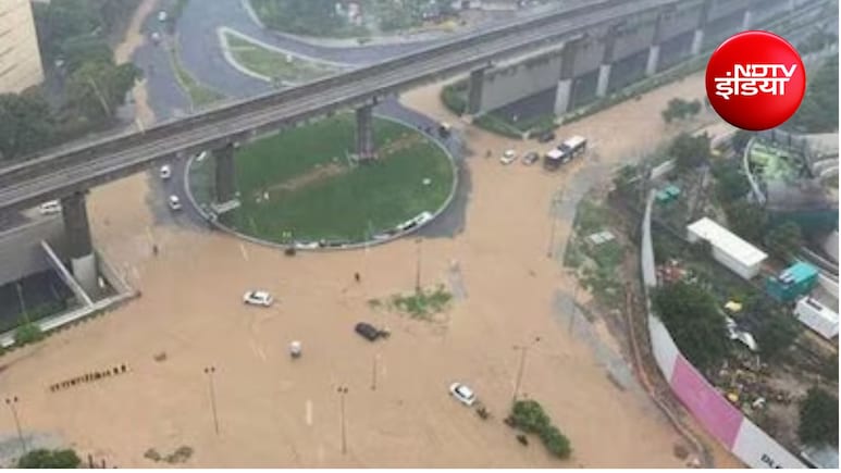 बारिश में डूबी सड़कें, ट्रैफिक जाम... गुरुग्राम के मेट्रो और सीवरेज प्रोजेक्ट्स की केंद्र ने की समीक्षा