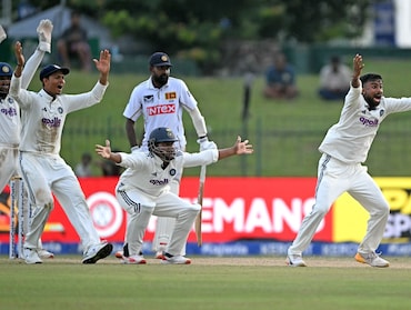 IND vs SL 2nd Test: 'गुस्से में कान से धुआं निकल रहा', भारत-श्रीलंका दूसरे टेस्ट में विवाद,फैसले से नाराज बल्लेबाज ने फेंका ग्लव्स