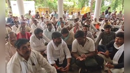 यूरिया खाद की किल्लत पर फूटा किसानों का गुस्सा, कलेक्ट्रेट में हंगामा; फसल खराब होने की जताई आशंका