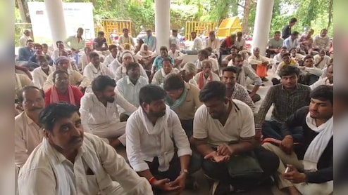 यूरिया खाद की किल्लत पर फूटा किसानों का गुस्सा, कलेक्ट्रेट में हंगामा; फसल खराब होने की जताई आशंका