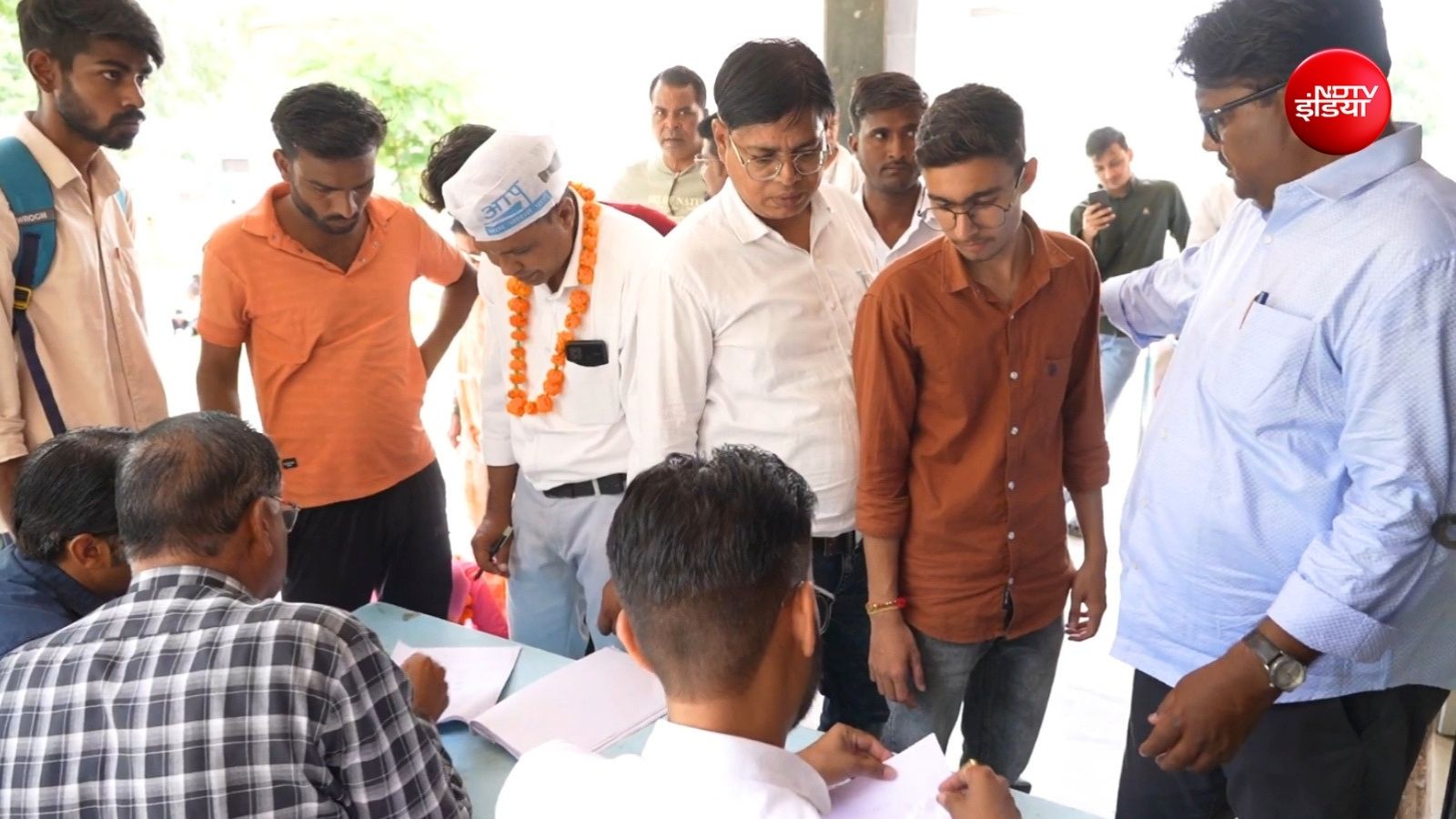 ब्यावर के वार्ड संख्या 58 से नामांकन फॉर्म भरते अनुराग ब्यावर के वार्ड संख्या 58 से नामांकन फॉर्म भरते अनुराग