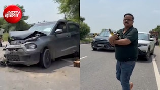 बिहार में शराब से भरी कार पलटी तो मच गई लूट, बोतलें उठाने के लिए लोगों में मची होड़