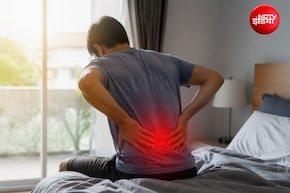 सुबह उठते ही होता है कमर दर्द? बेड का गद्दा नहीं, ये 5 आदतें हैं जिम्मेदार