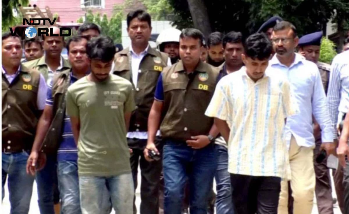 बांग्लादेश में हिंदू परिवार की हत्या करने वाले दोनों संदिग्ध बांग्लादेश में हिंदू परिवार की हत्या करने वाले दोनों संदिग्ध