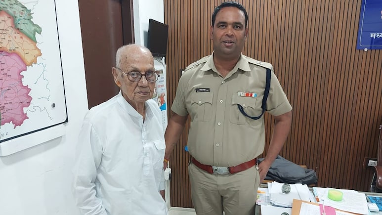 स्वतंत्रता संग्राम सेनानी के खाते से उड़ाए ₹1.76 लाख, मैसेज तक नहीं आया, दान देने के लिए रखे थे