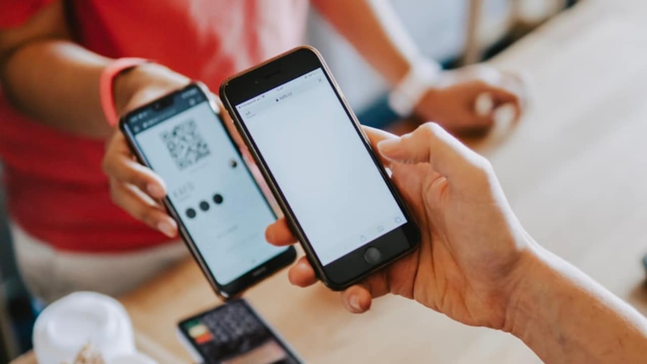 'Scan, Pay, Done': French Woman Amazed By How UPI Is Used In India, Video Goes Viral