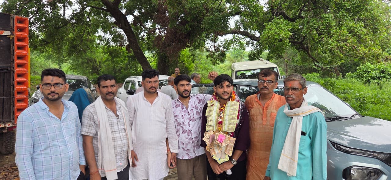 Success Story Surya Tiwari up farmer son clears 13 government jobs Success Story Surya Tiwari up farmer son clears 13 government jobs