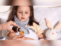 बच्चा दवाई पीने में करता है आनाकानी? एक्सपर्ट ने बताया सही तरीका, बिना रोए दवा लेगा बच्चा