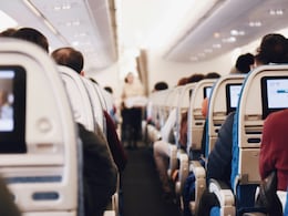 Woman Had A Heart Attack On Flight To Daughter's Wedding. Then 15 Cardiologists Stood Up