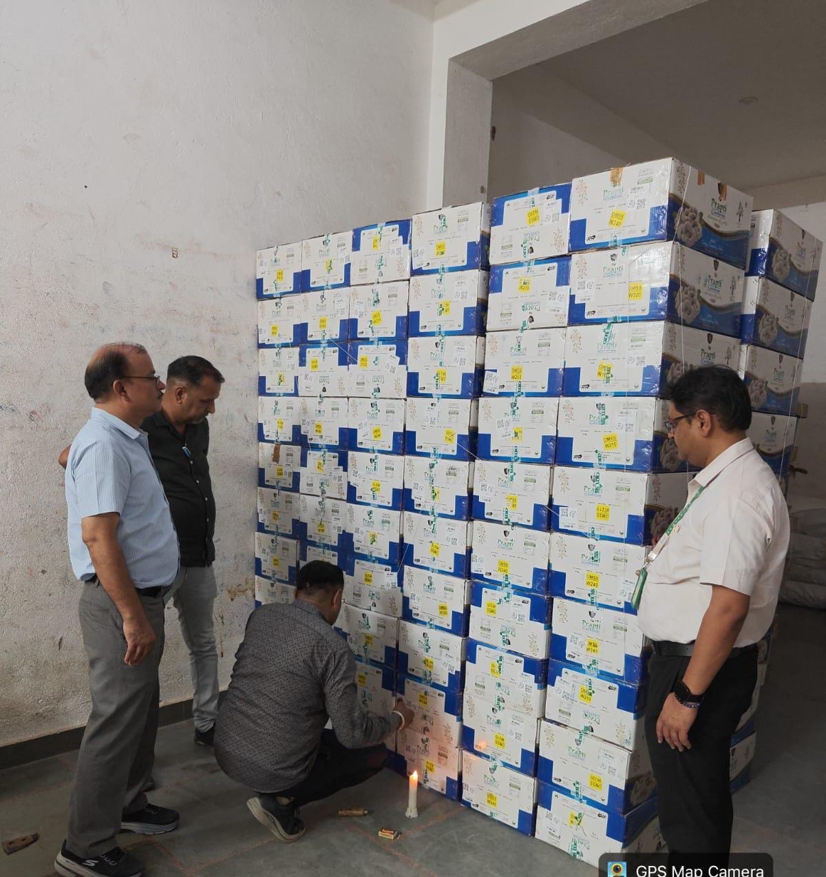 रक्षाबंधन से पहले राजस्थान के बीकानेर में 15 क्विंटल काजू सीज रक्षाबंधन से पहले राजस्थान के बीकानेर में 15 क्विंटल काजू सीज