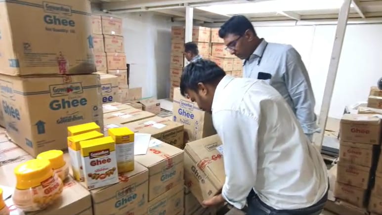 Indore: 1.50 करोड़ का 25 हजार लीटर 'गोवर्धन घी' सीज, लैब रिपोर्ट आने तक बिक्री पर लगी रोक&nbsp;