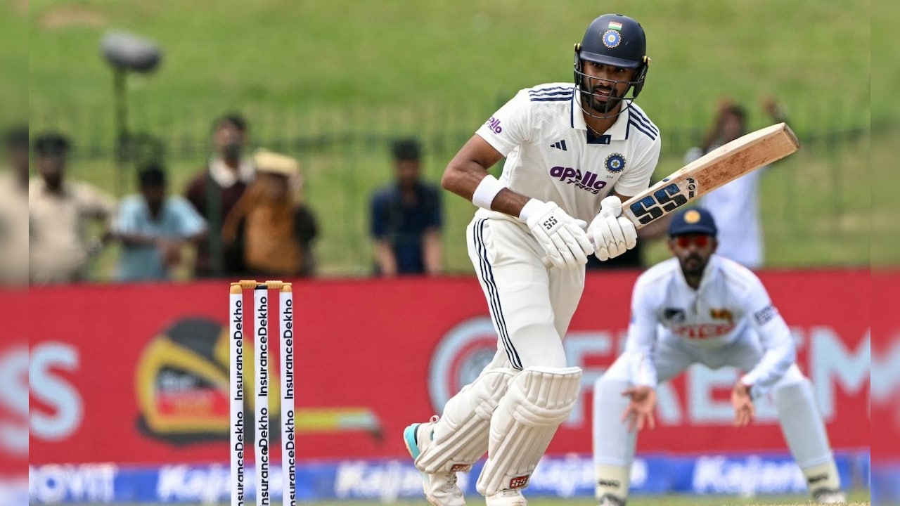 IND vs SL:  पहले दिन भारत ने जड़ा तिहरा शतक, देवदत्त पडिक्कल ने बनाए 117 रन