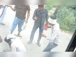20 रुपए के लिए कंडक्टर पर टूटा दबंगों का कहर! चलती बस रुकवाकर सड़क पर गिराया, बेल्ट से पीटा; ₹27 हजार छीने