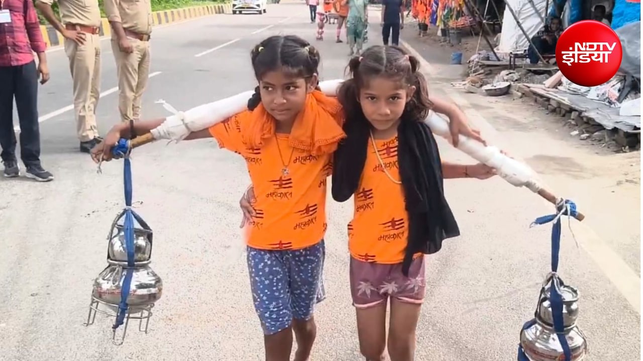 कंधों पर कांवड़, दिल में मम्मी-पापा की लंबी उम्र की चाह... 6 साल की बहनें हरिद्वार से मेरठ ले आई 11 लीटर जल
