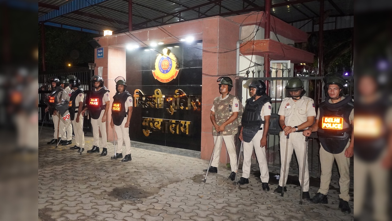 दिल्ली पुलिस में बड़ा फेरबदल, 43 अफसरों के तबादले; कई DCP और Joint CP बदले