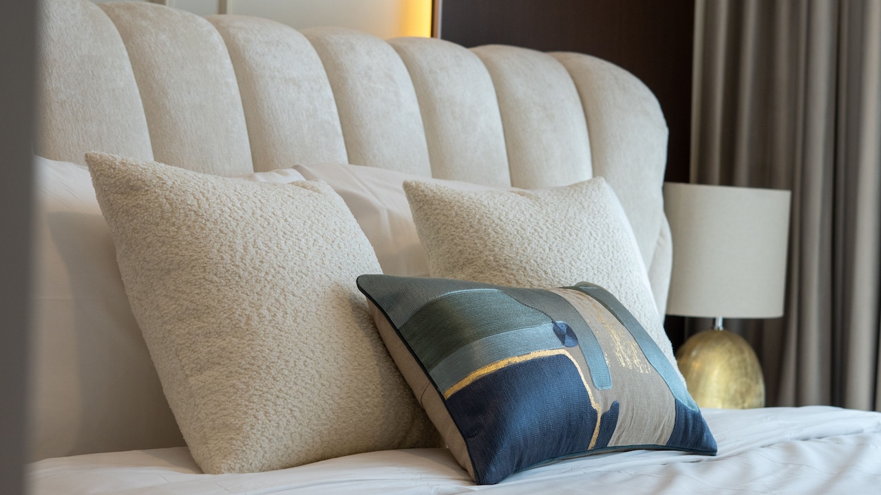 How To Choose The Right Pillow Height For Side, Back And Stomach Sleeping Without Waking Up Stiff