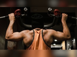 Want Stronger Arms And Shoulders? Try This Quick Dumbbell Workout