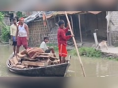 वाह रे सरकार! हथेली पर जान रखकर नाव चला रहे 10-12 साल के बच्चे, बिहार में बाढ़ के बीच सुरक्षा पर उठे सवाल