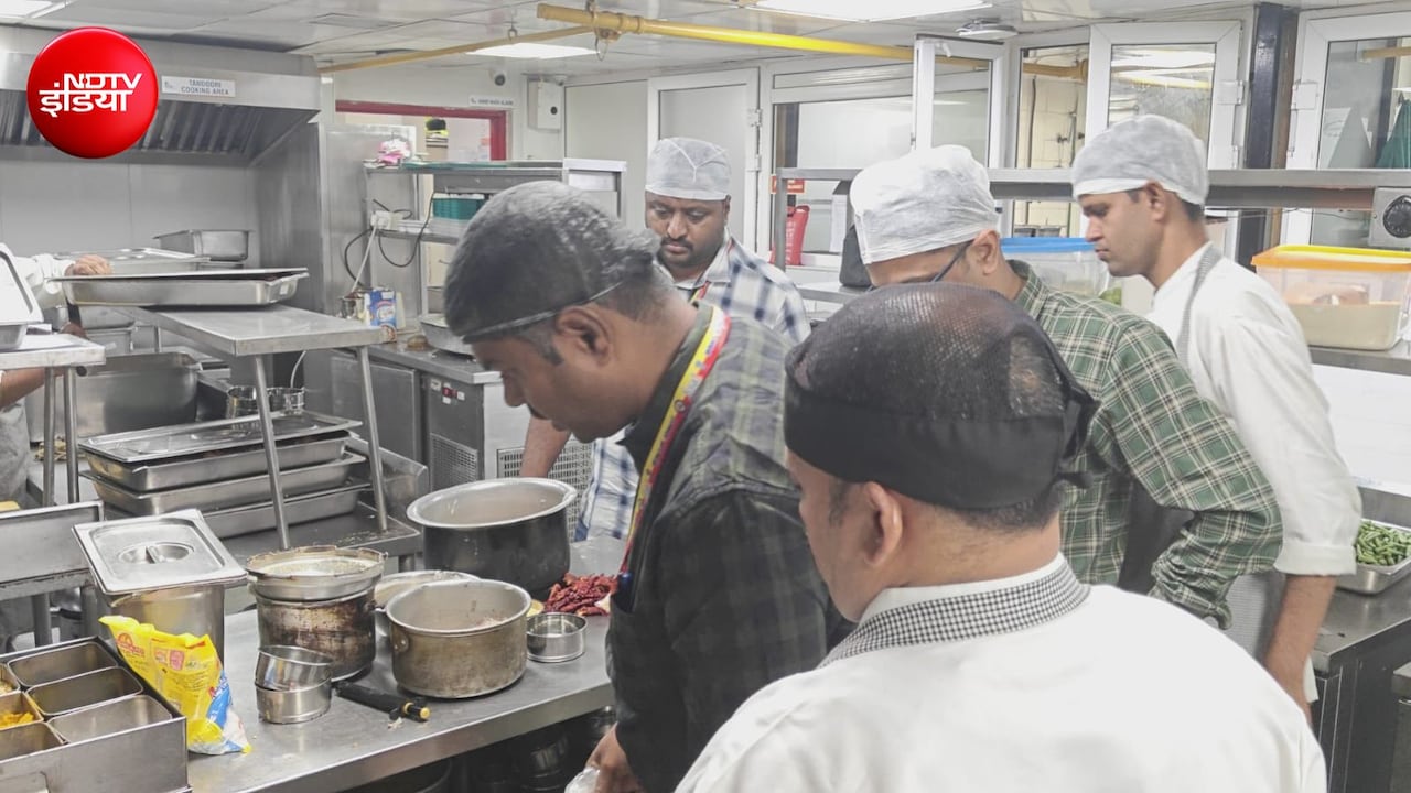 नामी प्राइवेट हॉस्पिटल की किचन में बासी ब्रेड और एक्सपायर्ड सामान, औचक छापेमारी से हड़कंप