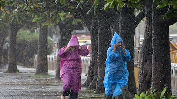 Mumbai Weather Alert: IMD Issues Three-Hour Warning; IndiGo, Akasa, Other Flights Affected