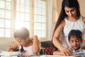 बच्चे से Homework करवाते समय न कहें ये 3 बातें, Parenting Expert ने बताया पढ़ाई में नहीं लगेगा मन