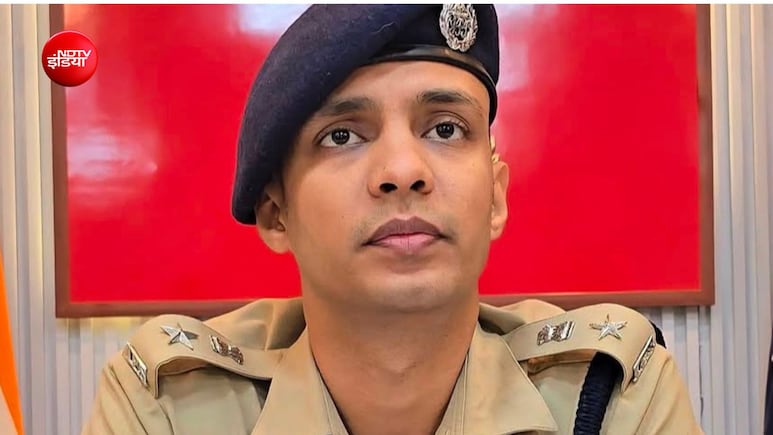 IIT बॉम्बे से UPSC और अब भोजपुर के SP तक, रेडलाइट एरिया के बच्चों को पढ़ाने वाले IPS अवधेश दीक्षित की कहानी