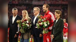 Harry Kane Reacts After Winning Germany's Footballer Of The Year Award