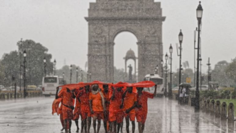 सावन में 4 दिन जमकर बारिश, दिल्ली-यूपी से बिहार-बंगाल तक 12 राज्यों में IMD अलर्ट, जानें आज का मौसम