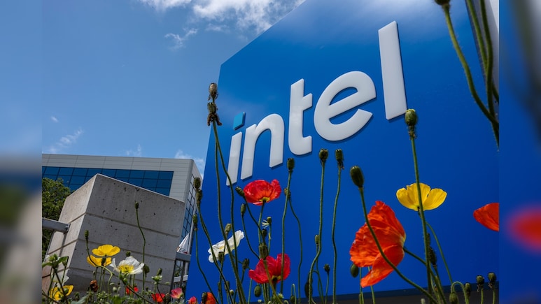 Intel Is Said To Near Share Sale Upsize To Raise $20 Billion