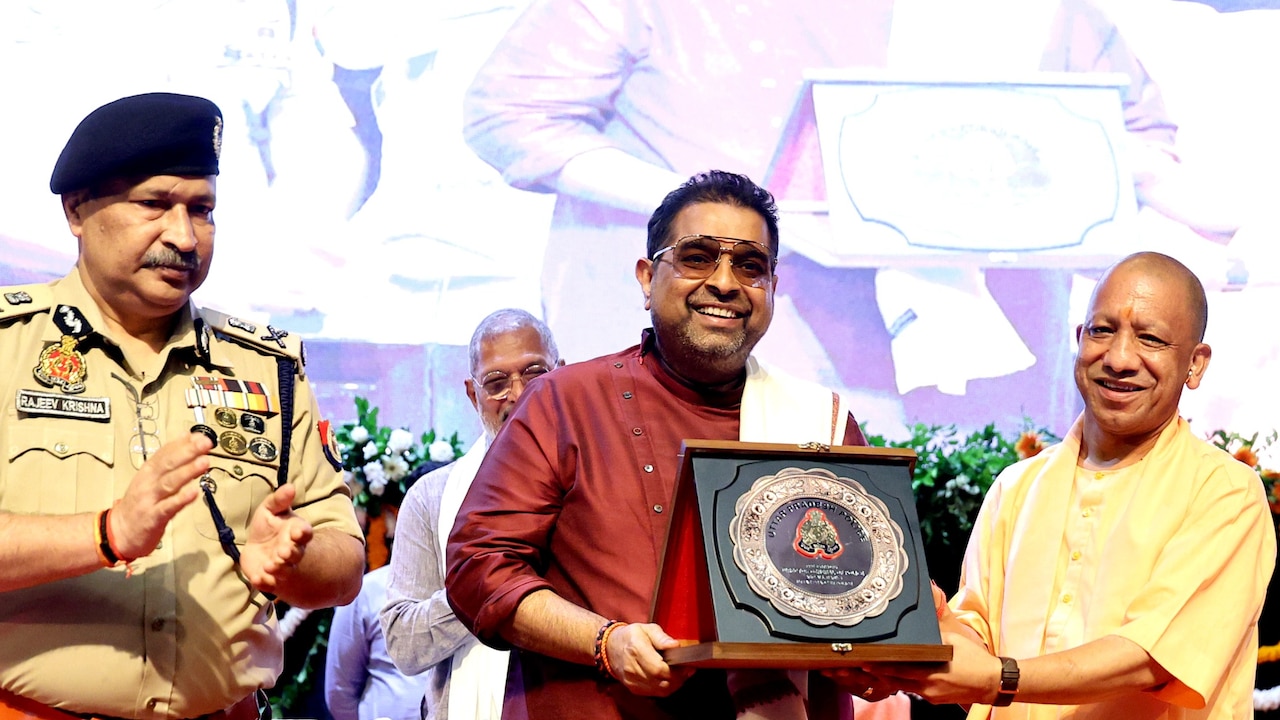 अमिताभ बच्चन ने शेयर किया ‘खाकी का सितारा’, शंकर महादेवन की आवाज-संगीत ने बांधा समां