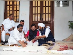 AAP MLAs Protest With Rice Bags In Delhi Assembly To Flag 'Scam', BJP Replies