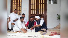 AAP MLAs Protest With Rice Bags In Delhi Assembly To Flag 'Scam', BJP Replies