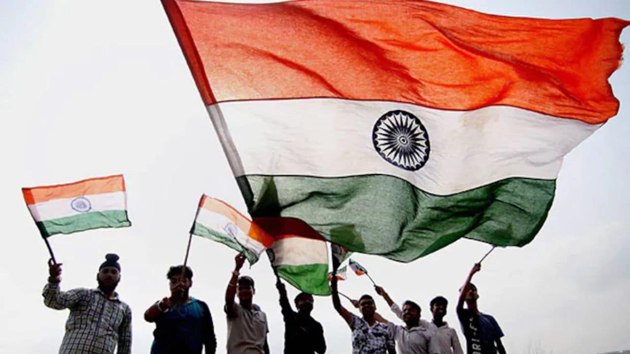 Independence Day: 79वां या 80वां, जानें इस बार कौन सा स्वतंत्रता दिवस मनाएगा भारत, अभी से सेव कर रख लें स्वतंत्रता दिवस के ये शुभकामना संदेश